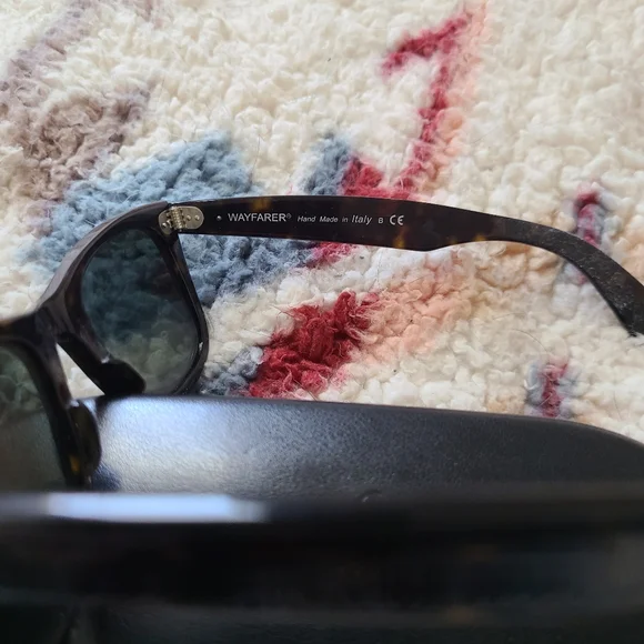 Ray-Ban Dark Tortoise Wayfarer - Picture 2 of 4